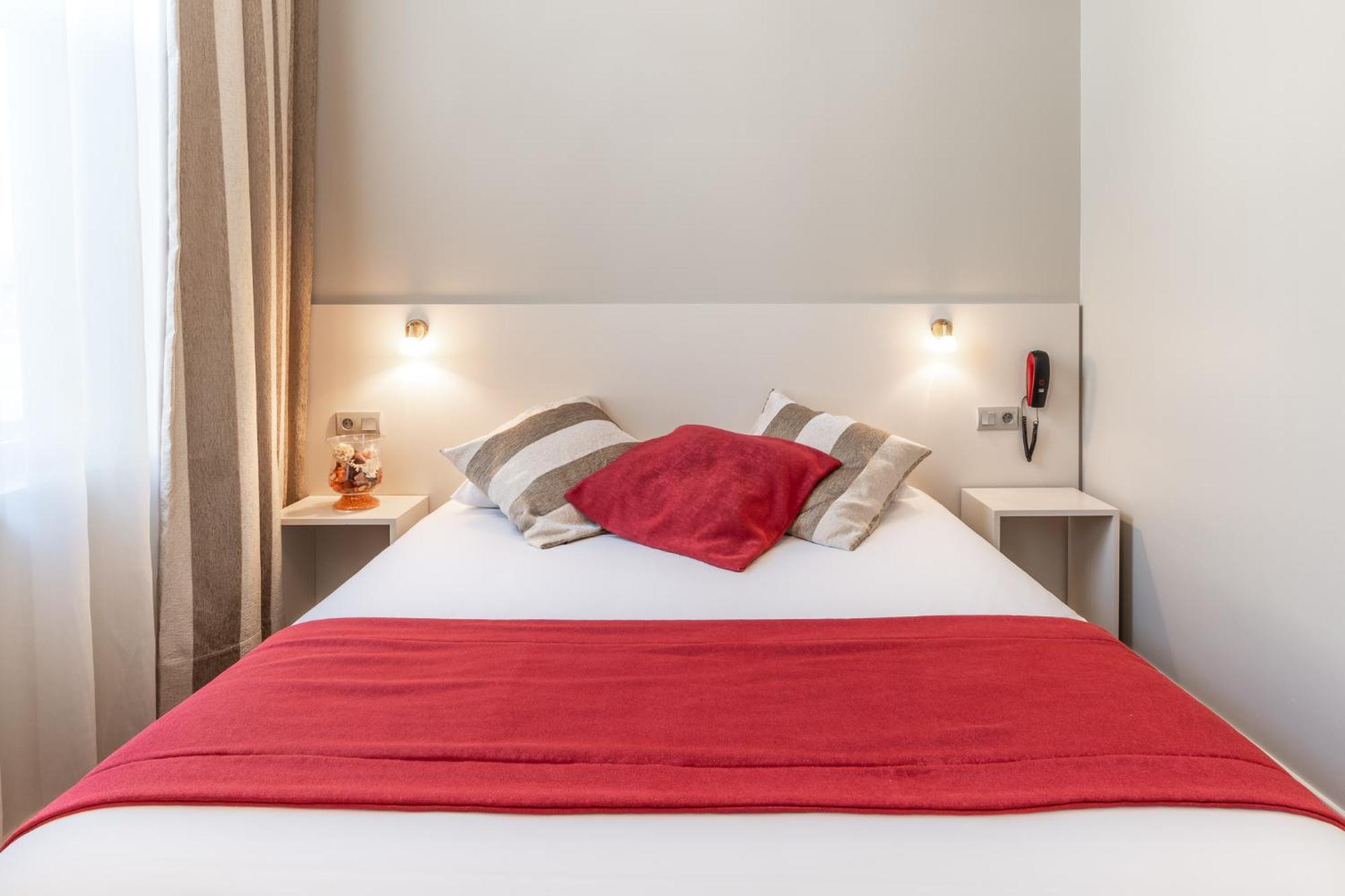 Hotel Des Ducs Alençon Екстериор снимка