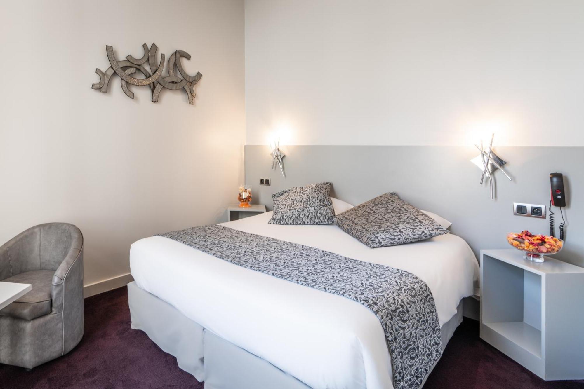 Hotel Des Ducs Alençon Екстериор снимка