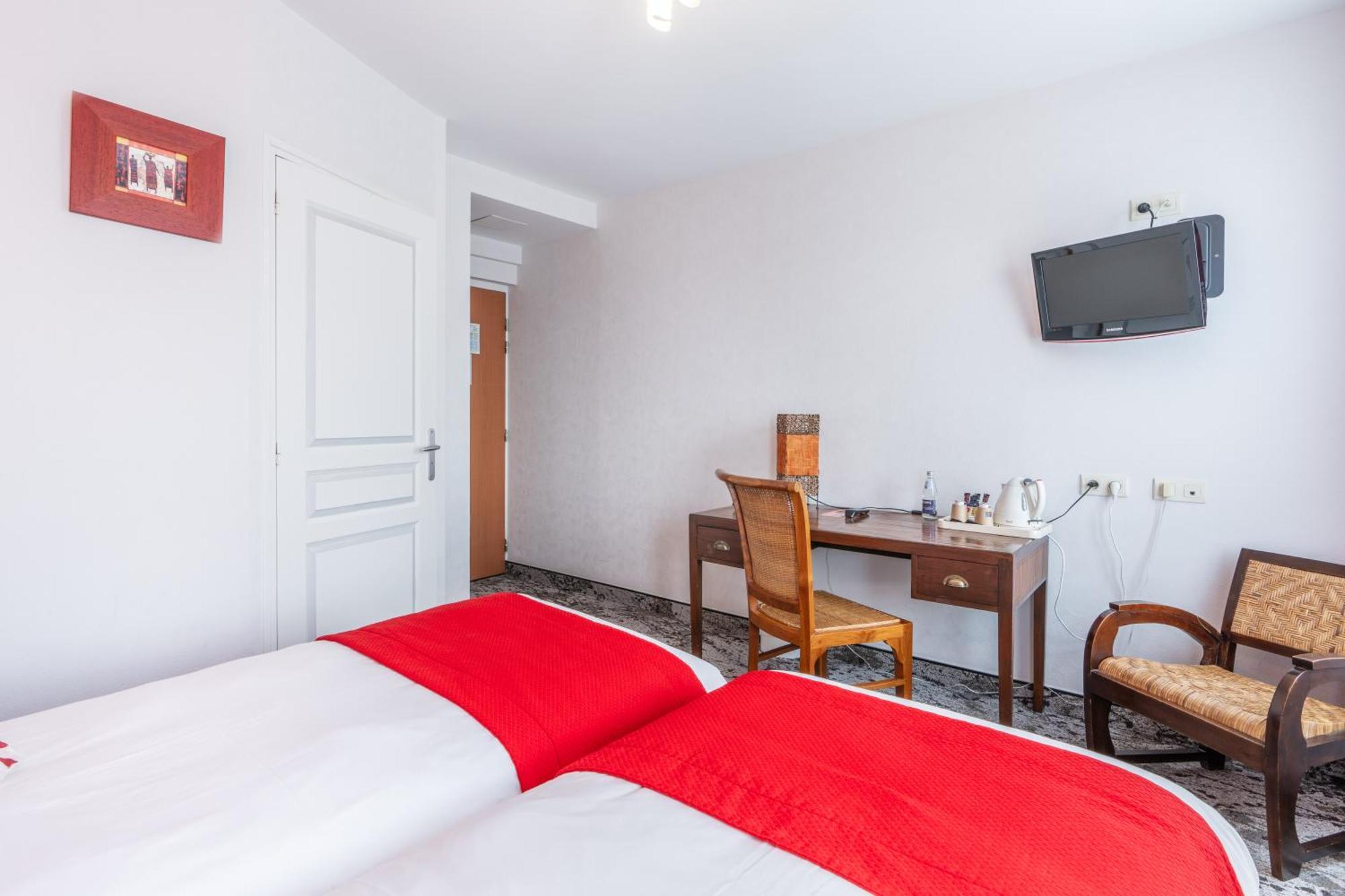 Hotel Des Ducs Alençon Екстериор снимка