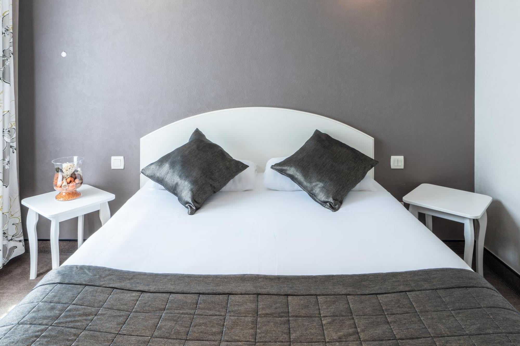 Hotel Des Ducs Alençon Екстериор снимка