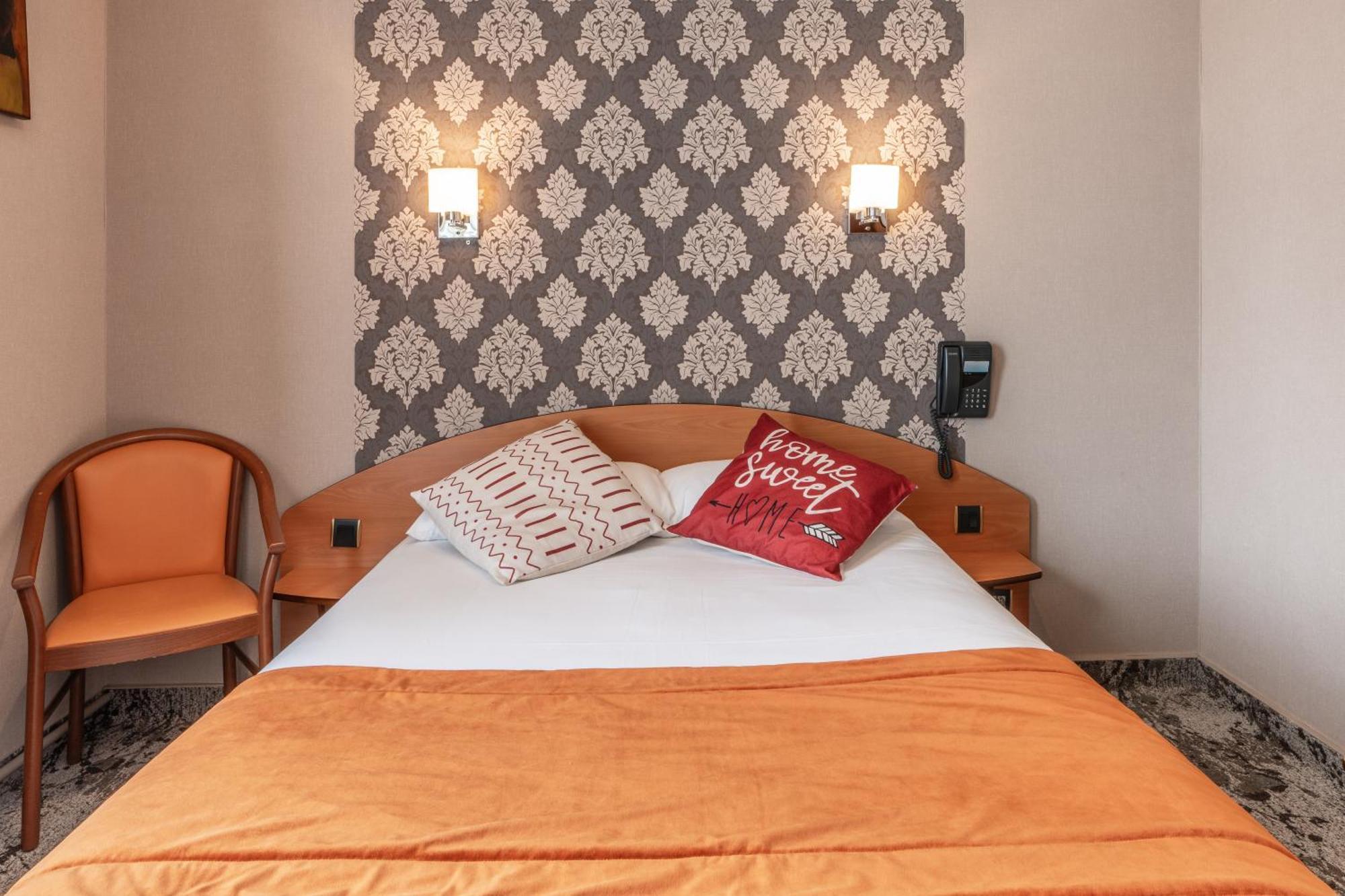 Hotel Des Ducs Alençon Екстериор снимка