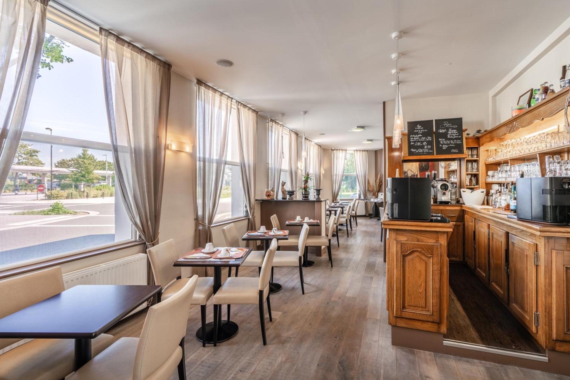 Hotel Des Ducs Alençon Екстериор снимка