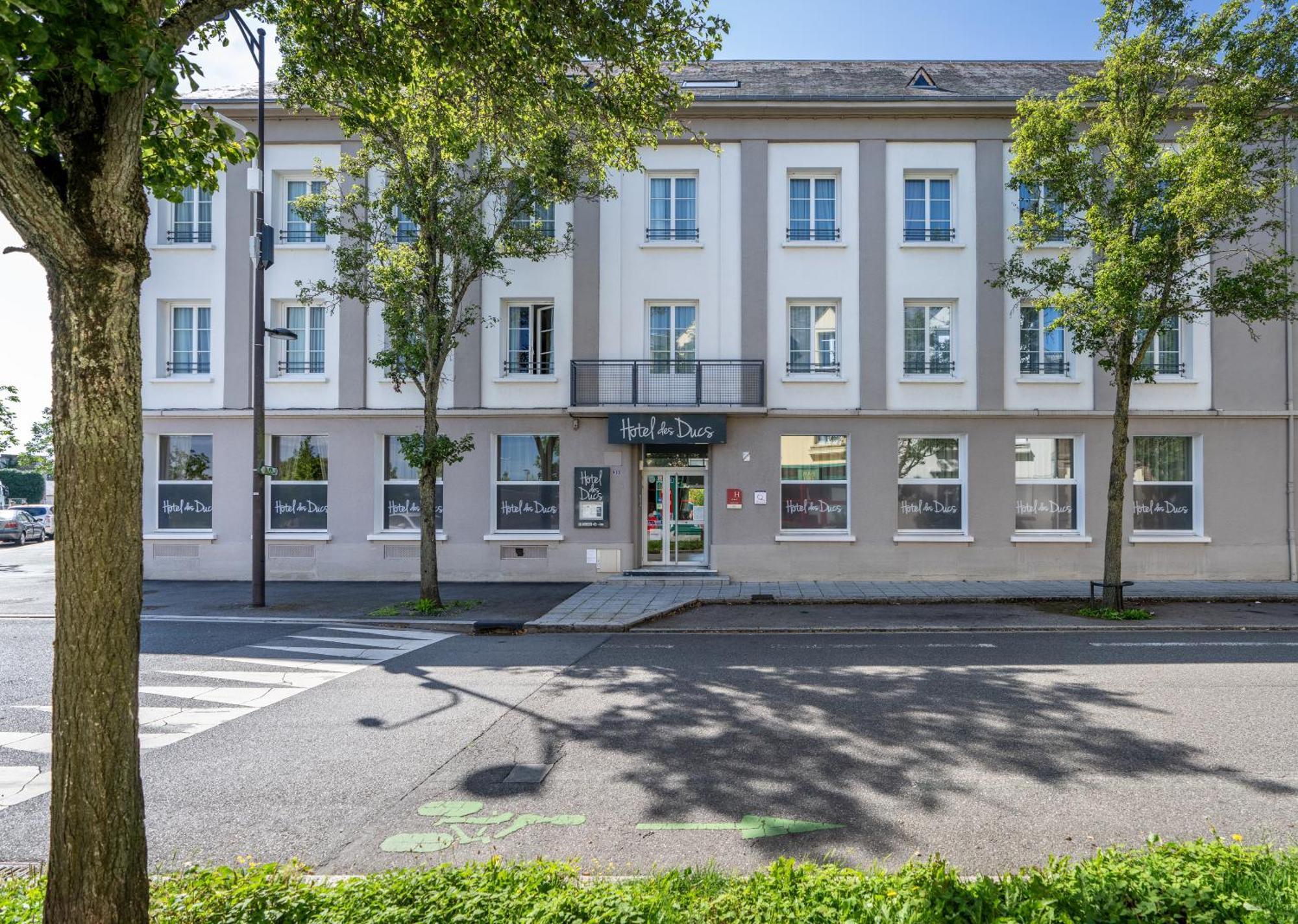 Hotel Des Ducs Alençon Екстериор снимка